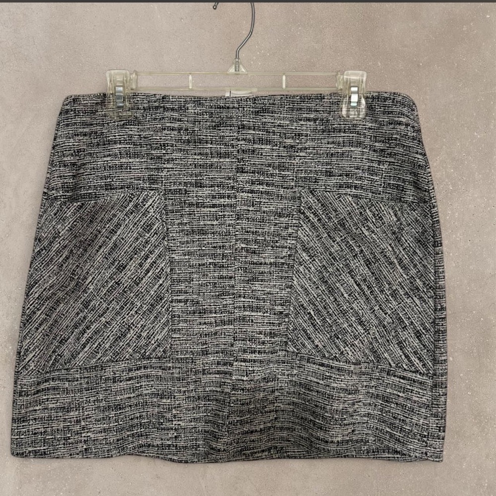 Le Lis Black and Gray Textured Mini Skirt